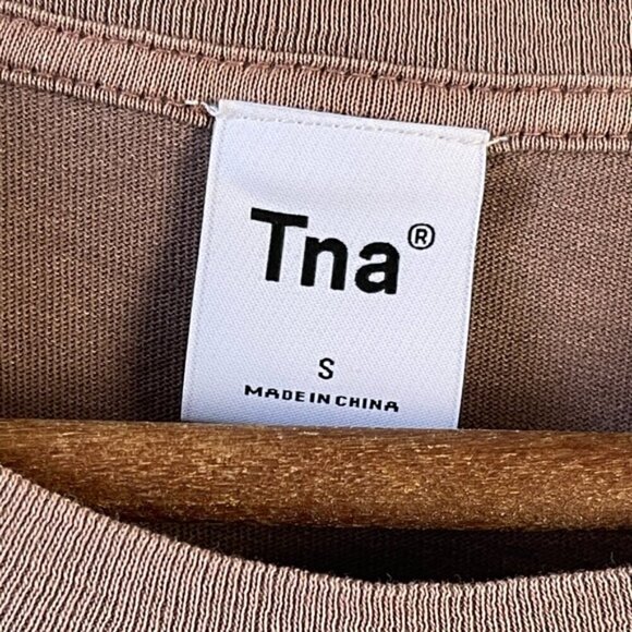 Aritzia TNA boxy brown cotton scoop neck short sleeve TEE shirt size small teach - Picture 4 of 10